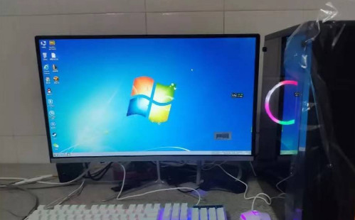 才买几个月高端i7八核27寸大型吃鸡电脑 才买几个月高端i7八核27寸大型吃鸡电脑