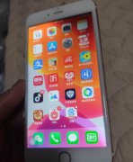 平右上角一点偏暗。128g。苹果6s plus手机